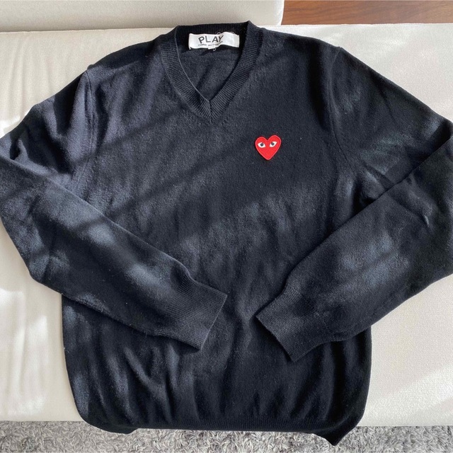 COMME des GARCONS(コムデギャルソン)の☆美品☆PLAY COMME des GARCONS Vネックセーター　Mサイズ メンズのトップス(ニット/セーター)の商品写真