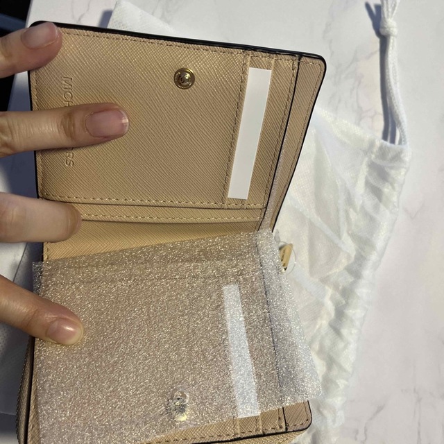 Michael Kors(マイケルコース)のMICHEAL KORS 二つ折り財布  レディースのファッション小物(財布)の商品写真