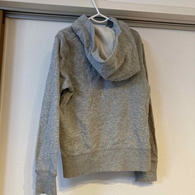 UNIQLO ジップパーカー　130㌢ キッズ/ベビー/マタニティのキッズ服女の子用(90cm~)(ジャケット/上着)の商品写真