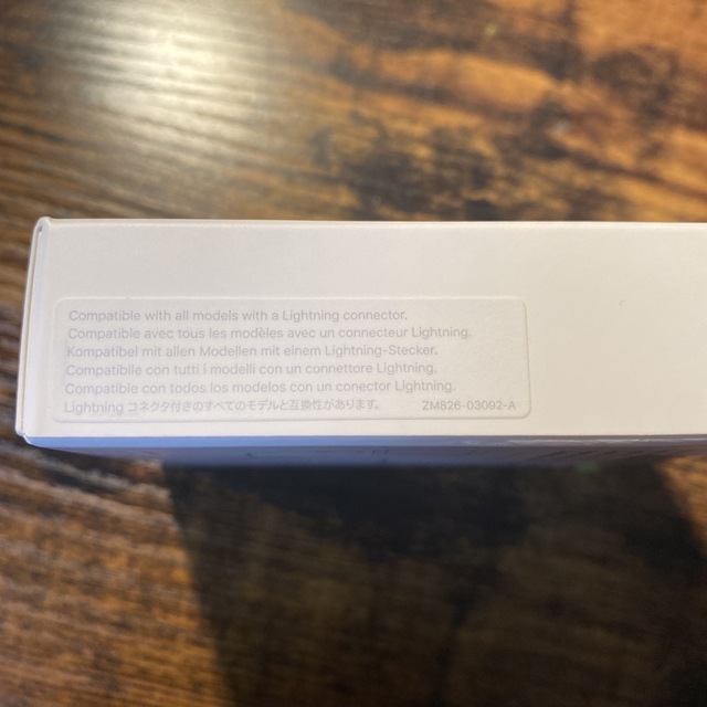 Apple(アップル)のAPPLE Lightning USBケーブル MD819AM/A スマホ/家電/カメラのスマホアクセサリー(その他)の商品写真