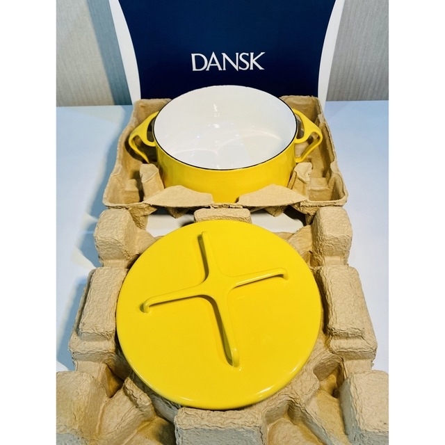 DANSK(ダンスク)の新品⭐︎DANSK ホーロー両手鍋18.5cm  希少マスタードイエロー インテリア/住まい/日用品のキッチン/食器(鍋/フライパン)の商品写真