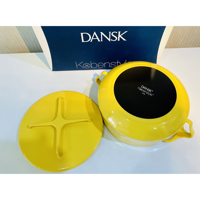 DANSK(ダンスク)の新品⭐︎DANSK ホーロー両手鍋18.5cm  希少マスタードイエロー インテリア/住まい/日用品のキッチン/食器(鍋/フライパン)の商品写真