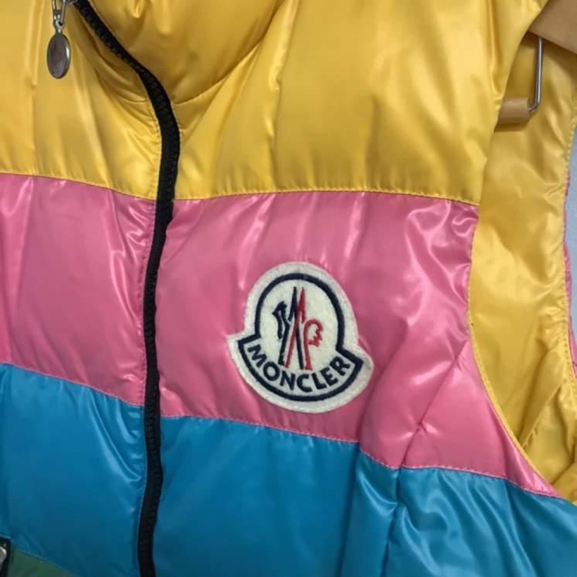 MONCLER(モンクレール)の★ダウンベスト美品★モンクレールmoncler 限定カラー レディースのジャケット/アウター(ダウンベスト)の商品写真