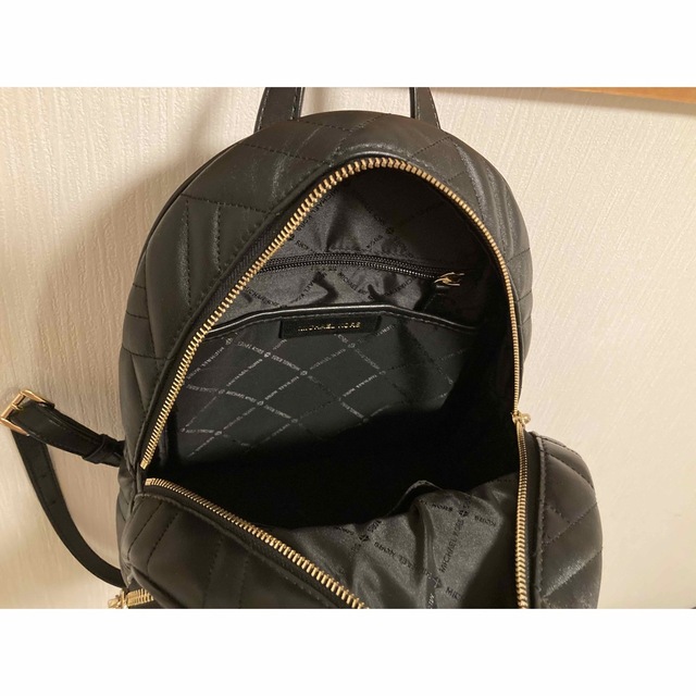 美品 マイケルコース リュック バッグパック キルティングレザー-