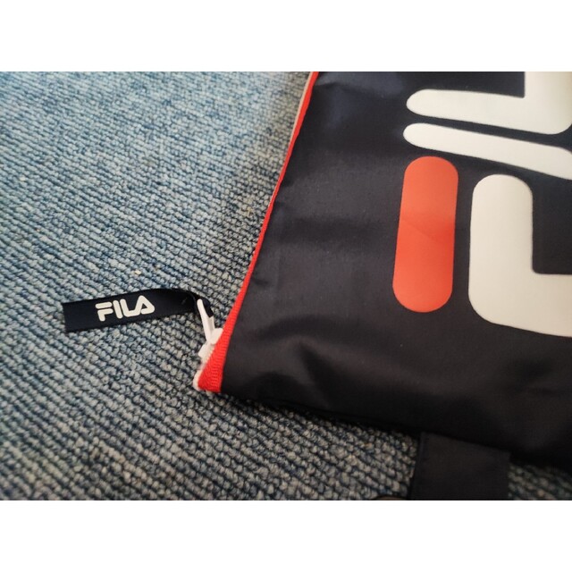 FILA(フィラ)のFILA　フィラ　未使用　ポーチ　FILAカラビナ付き レディースのファッション小物(ポーチ)の商品写真