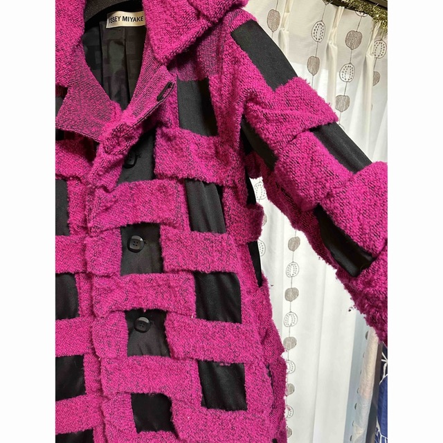 イッセイミヤケ  コレクション ピンク  コート   定価24万円美品 レディースのジャケット/アウター(ロングコート)の商品写真