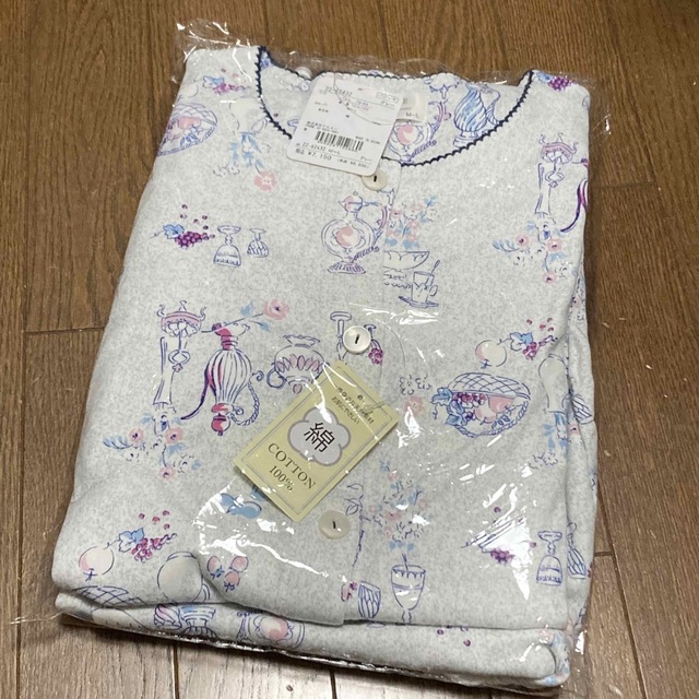 新品☆ナルエー かわいい長袖パジャマ M〜Lサイズ☆お花 フルーツ グレー