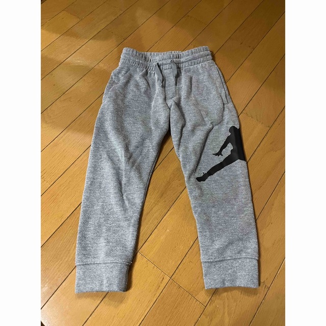 Jordan Brand（NIKE）(ジョーダン)のジョーダン☆スエットパンツ☆サイズ98-104cm キッズ/ベビー/マタニティのキッズ服男の子用(90cm~)(パンツ/スパッツ)の商品写真