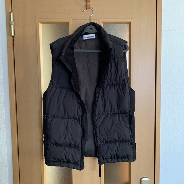 STONE ISLAND(ストーンアイランド)のSTONE ISLAND garment dyed down vest S メンズのジャケット/アウター(ダウンベスト)の商品写真