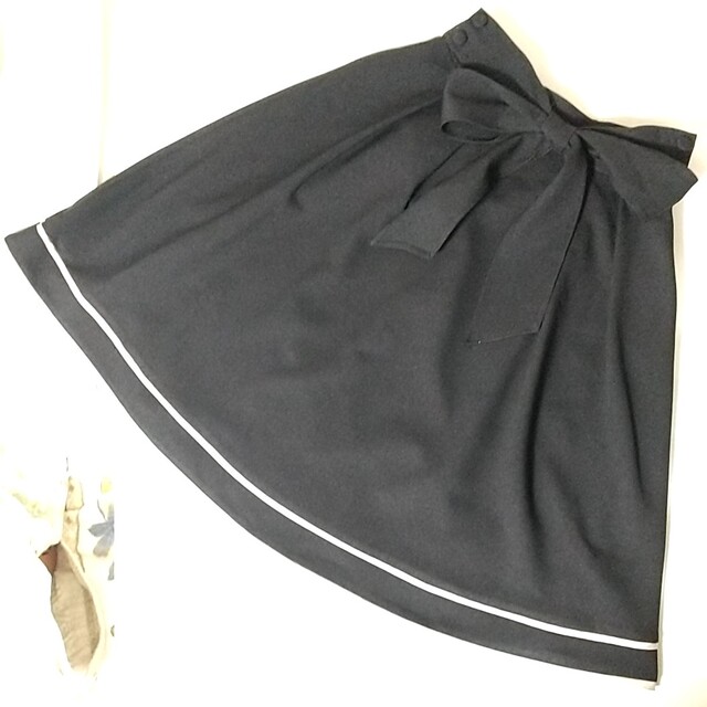 MISCH MASCH(ミッシュマッシュ)のMISCH MASCH　リボン膝丈スカート　ブラック レディースのスカート(ひざ丈スカート)の商品写真