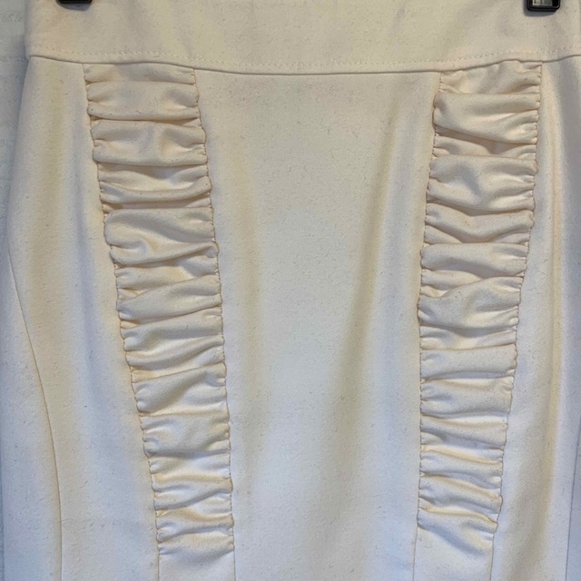 MATERIA(マテリア)のマテリア　アイボリー　フレアスカート　日本製　マーメイドライン レディースのスカート(ひざ丈スカート)の商品写真
