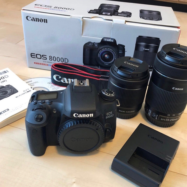 Canon EOS 8000D