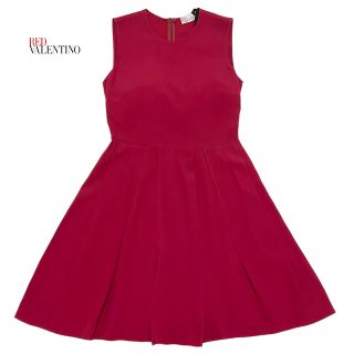 レッドヴァレンティノ(RED VALENTINO)の新品レッドヴァレンティノRED VALENTINOプリーツワンピース　赤#38(ひざ丈ワンピース)