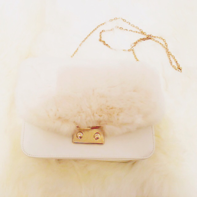 JUSGLITTY(ジャスグリッティー)のファーバッグ レディースのバッグ(ショルダーバッグ)の商品写真