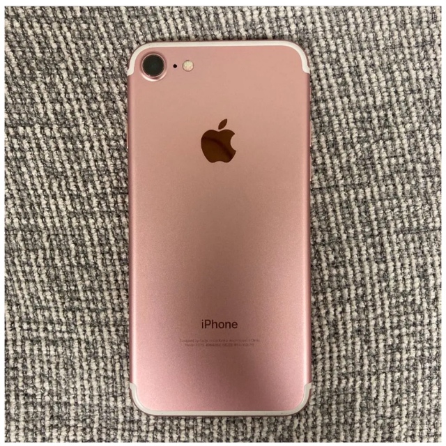 iPhone(アイフォーン)のiPhone 7 Rose Gold 128 GB SIMフリー　美品 スマホ/家電/カメラのスマートフォン/携帯電話(スマートフォン本体)の商品写真