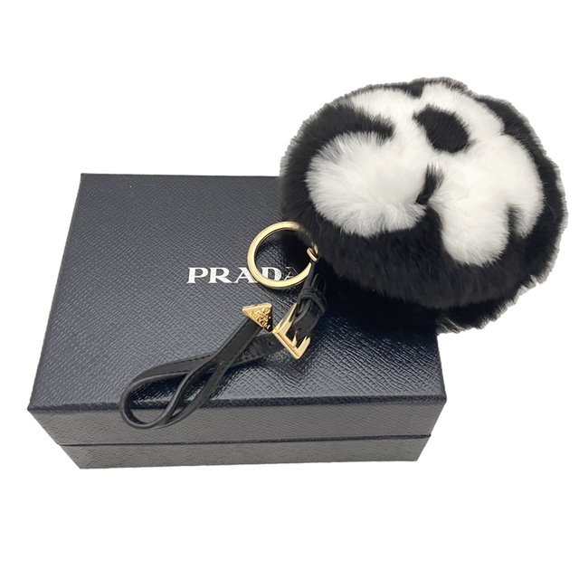 PRADA(プラダ)の新品プラダPRADAファーポーチ付ストラップキーホルダー(トリック黒 レディースのファッション小物(キーホルダー)の商品写真