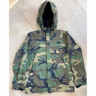 ザノースフェイス(THE NORTH FACE)のTHE NORTH FACE  マウンテンパーカー　カモ柄　迷彩　古着　(マウンテンパーカー)