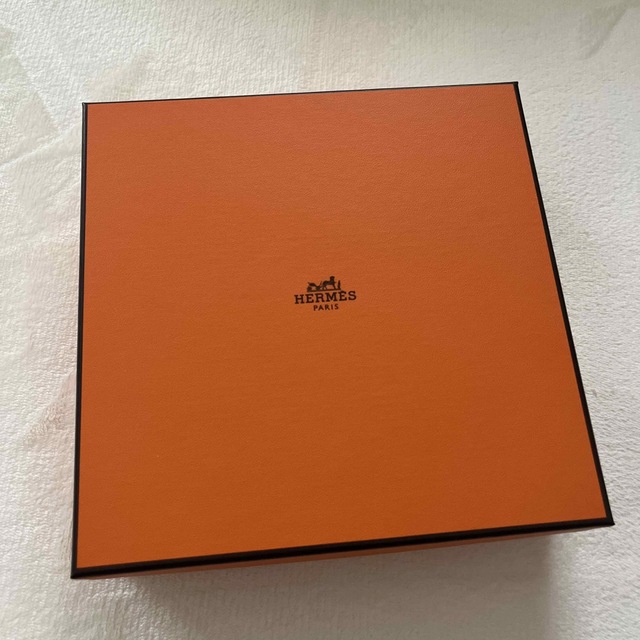 Hermes(エルメス)の新品　エルメス　HERMESギフト　ハンカチ　ハンドクリーム レディースのファッション小物(ハンカチ)の商品写真