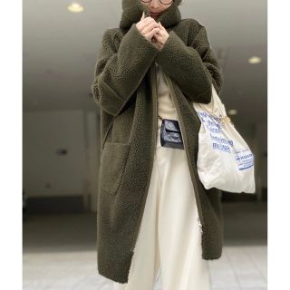 アパルトモンドゥーズィエムクラス(L'Appartement DEUXIEME CLASSE)のルーアンドレア Mouton Fake Hood Coat(ロングコート)