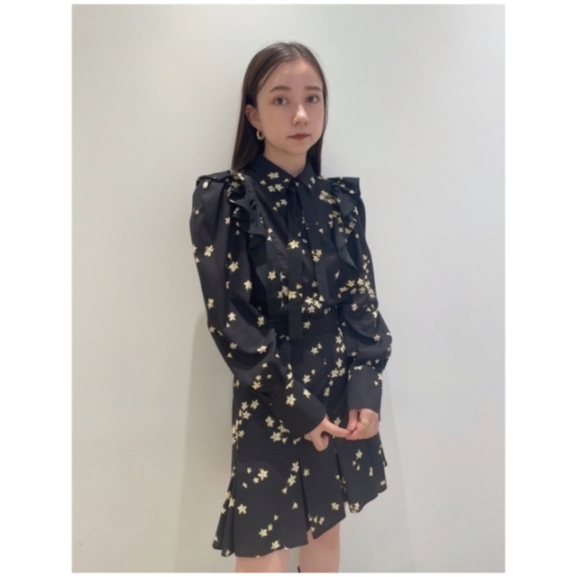 snidel スナイデル フリルミニプリントワンピース 完売 新木優子 着用