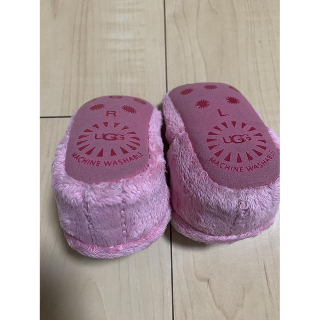 UGG(アグ)のUGG ルームシューズ　ベビー キッズ/ベビー/マタニティのキッズ/ベビー/マタニティ その他(その他)の商品写真