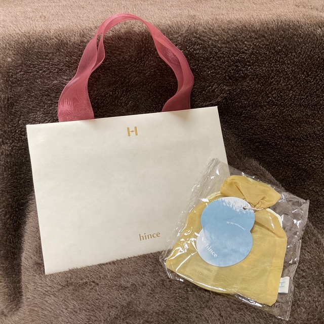 hince(ヒンス)の⭐︎hince（ヒンス）⭐︎ ショッパー（紙袋）・非売品巾着 [新品未使用品] レディースのバッグ(ショップ袋)の商品写真