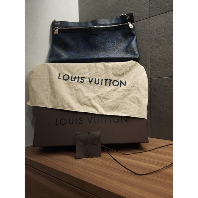 LOUIS VUITTON(ルイヴィトン)のLouis Vuitton　ルイヴィトン　プレミア品　カモフラージュ　本物 メンズのバッグ(ショルダーバッグ)の商品写真