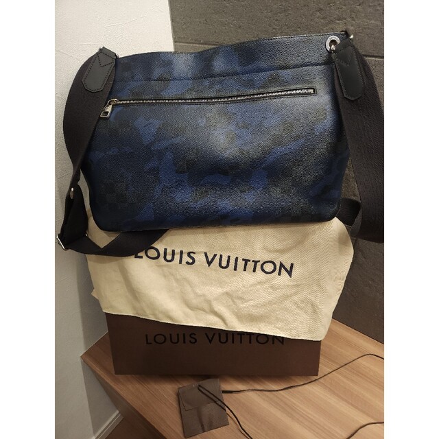 LOUIS VUITTON(ルイヴィトン)のLouis Vuitton　ルイヴィトン　プレミア品　カモフラージュ　本物 メンズのバッグ(ショルダーバッグ)の商品写真