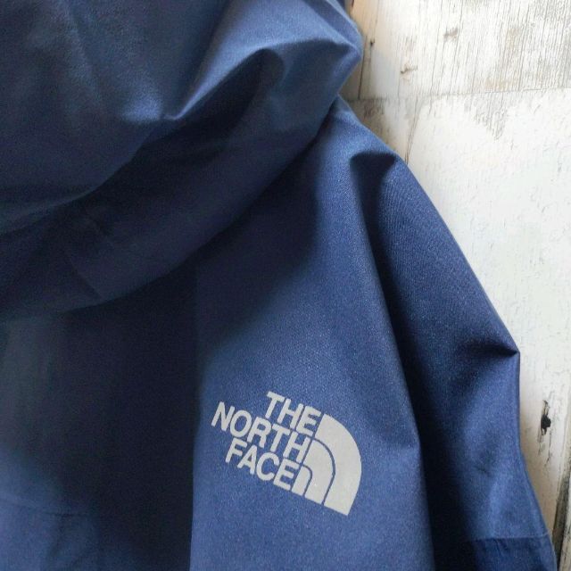 THE NORTH FACE(ザノースフェイス)の【新品・未使用】ノースフェイス　ナイロンジャケット　ネイビー　メンズL メンズのジャケット/アウター(ナイロンジャケット)の商品写真