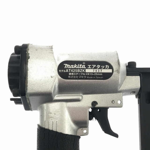 Makita ☆中古品☆makita マキタ 常圧 エアタッカー AT425BZK ステープル幅4mm 長さ25mm エアータッカー エアネイラ  63380の通販 by 工具販売専門店Borderless(ラクマ店)｜マキタならラクマ