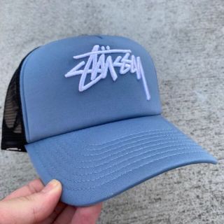 ステューシー(STUSSY)の[海外限定] Stussy フォントロゴ スナップバックメッシュキャップ(キャップ)