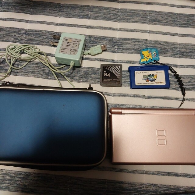 Nintendo DS lite　セット エンタメ/ホビーのゲームソフト/ゲーム機本体(携帯用ゲーム機本体)の商品写真