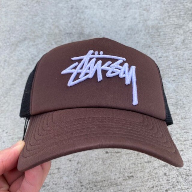 STUSSY(ステューシー)の[海外限定] Stussy フォントロゴ スナップバックメッシュキャップ メンズの帽子(キャップ)の商品写真