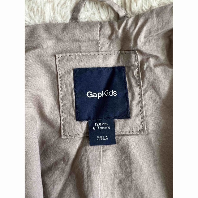 GAP Kids(ギャップキッズ)のGAPkids フェイクファーコート　120 キッズ/ベビー/マタニティのキッズ服女の子用(90cm~)(コート)の商品写真