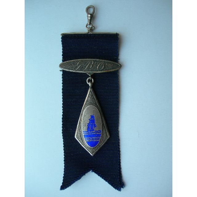 皇紀2588年　昭和3年　学習院創立50周年記念　水上部大会ヨットメダル徽章記章 1