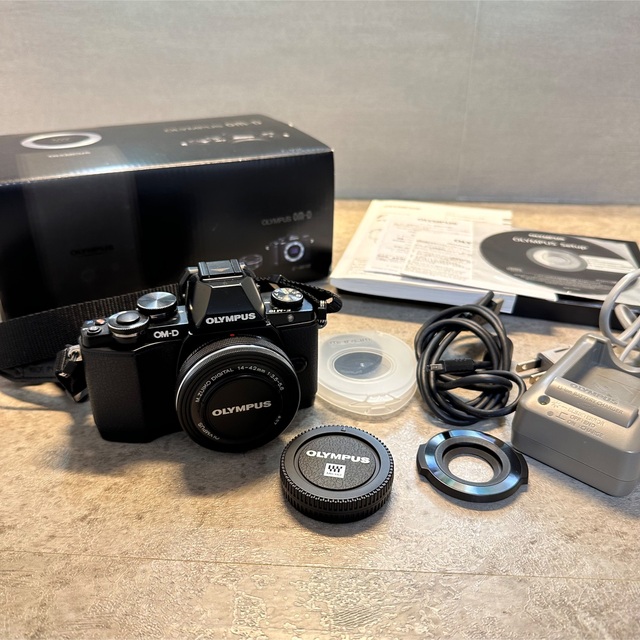 オリンパス【ジャンク品】OLYMPUS OM−D E−M10 14-42EZ レンズセット