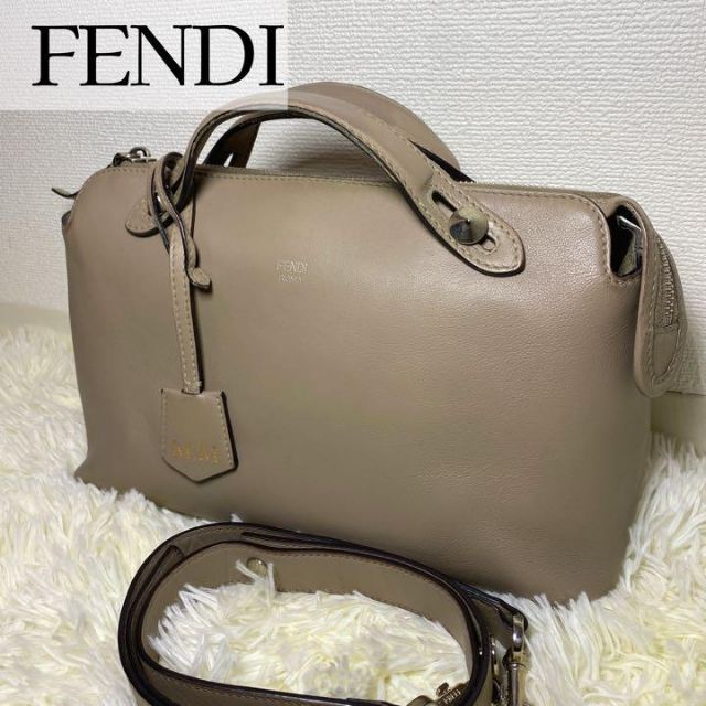 ファッションデザイナー - FENDI 【大人気】FENDI ベージュ レザー