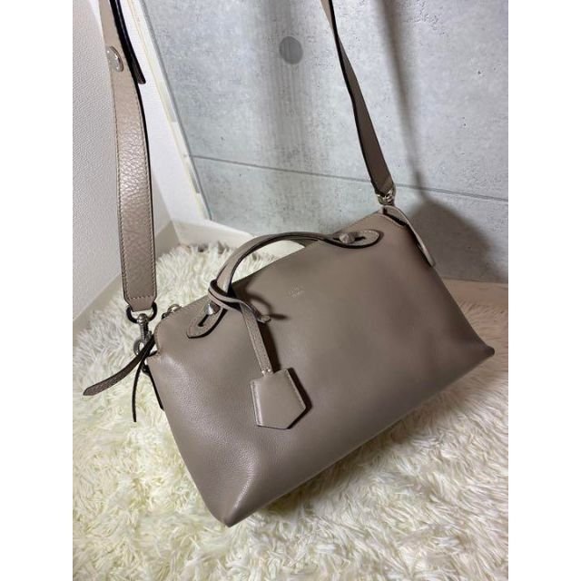 大人気】FENDI バイザウェイ スモール 2way ベージュ レザー 肩掛け-