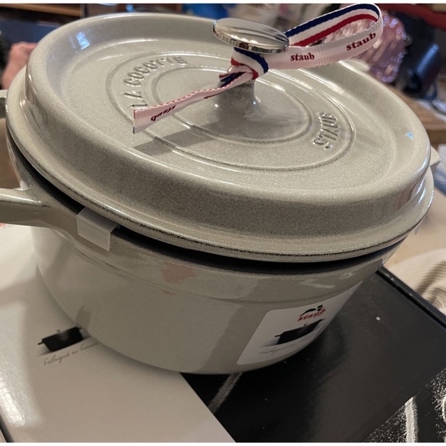 staub ピコ・ココット ラウンドカンパーニュ 22cm/2.6ℓ staub ピコ・ココット ラウンドカンパーニュ 22cm/2.6ℓ