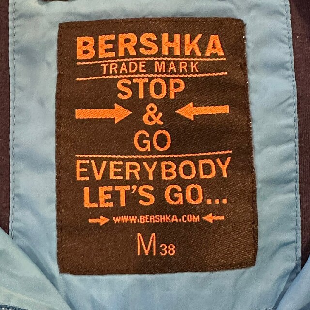 Bershka(ベルシュカ)のベルシュカ　BERSHKA　フーディジャケット　ブルー　水色 メンズのジャケット/アウター(ナイロンジャケット)の商品写真