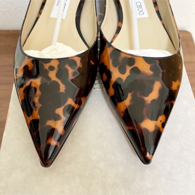 JIMMY CHOO(ジミーチュウ)のジミーチュウ　Jimmy Choo　パテントレザーフラットパンプス　ブラウン レディースの靴/シューズ(ハイヒール/パンプス)の商品写真