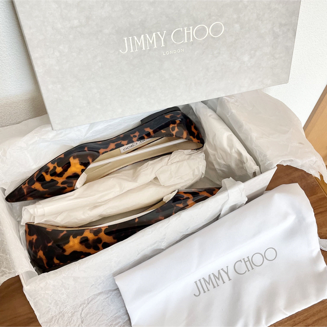 JIMMY CHOO(ジミーチュウ)のジミーチュウ　Jimmy Choo　パテントレザーフラットパンプス　ブラウン レディースの靴/シューズ(ハイヒール/パンプス)の商品写真