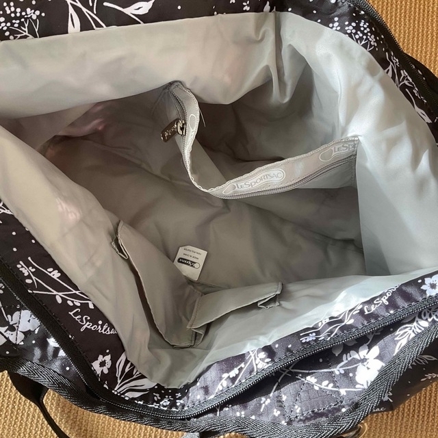 LeSportsac(レスポートサック)のレスポートサック　キャリーオール　トートバッグ　ショルダー　花柄　A4対応 レディースのバッグ(トートバッグ)の商品写真