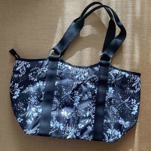 LeSportsac(レスポートサック)のレスポートサック　キャリーオール　トートバッグ　ショルダー　花柄　A4対応 レディースのバッグ(トートバッグ)の商品写真