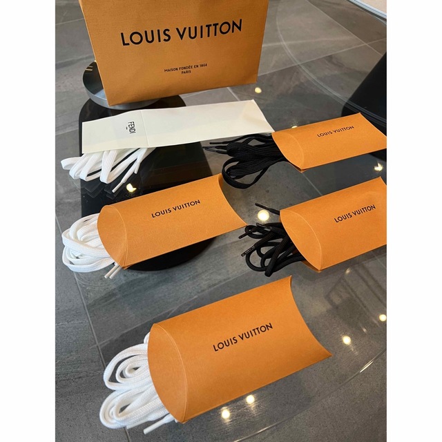 LOUIS VUITTON(ルイヴィトン)の専用です！LOUIS VUITTON   FENDI   靴紐 5点セット レディースのファッション小物(その他)の商品写真