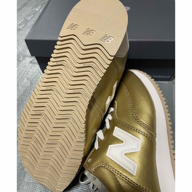 New Balance(ニューバランス)のニューバランス スニーカー 23.5 ゴールド レディースの靴/シューズ(スニーカー)の商品写真