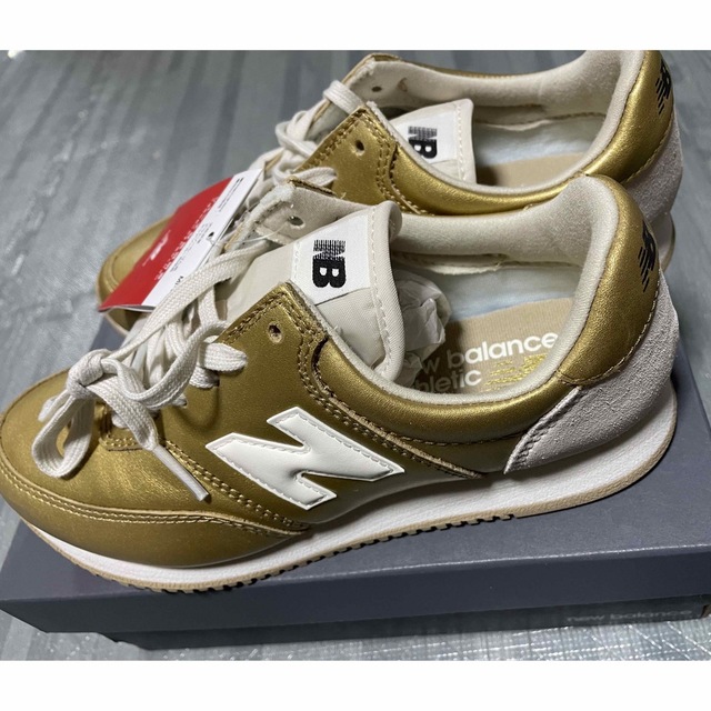 New Balance(ニューバランス)のニューバランス スニーカー 23.5 ゴールド レディースの靴/シューズ(スニーカー)の商品写真