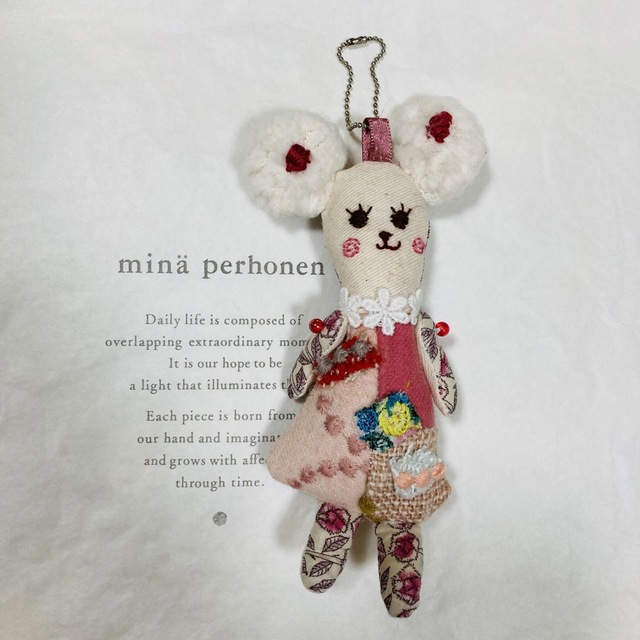 mina perhonen(ミナペルホネン)の【限定】ミナペルホネン ウサちゃんチャーム ハンドメイドのファッション小物(バッグチャーム)の商品写真