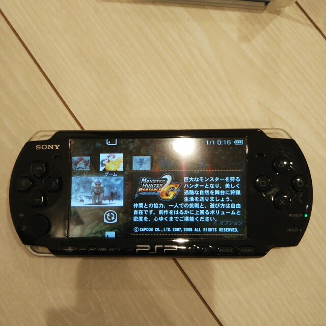 PlayStation Portable(プレイステーションポータブル)の超美品 psp3000本体♪黒。新品バッテリー、充電器、メモリー、ゲーム２つ付 エンタメ/ホビーのゲームソフト/ゲーム機本体(携帯用ゲーム機本体)の商品写真