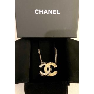 シャネル(CHANEL)の★極美品★ CHANEL CCマーク レザー パール チョーカー B22(ネックレス)